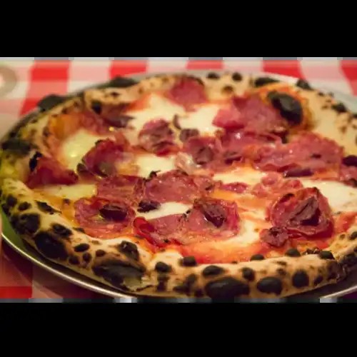 Pizza Salame Calabrese